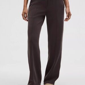 BNWT lululemon Softstreme Pintuck Mid-Rise Pant Regular size LG- ColourSequoia